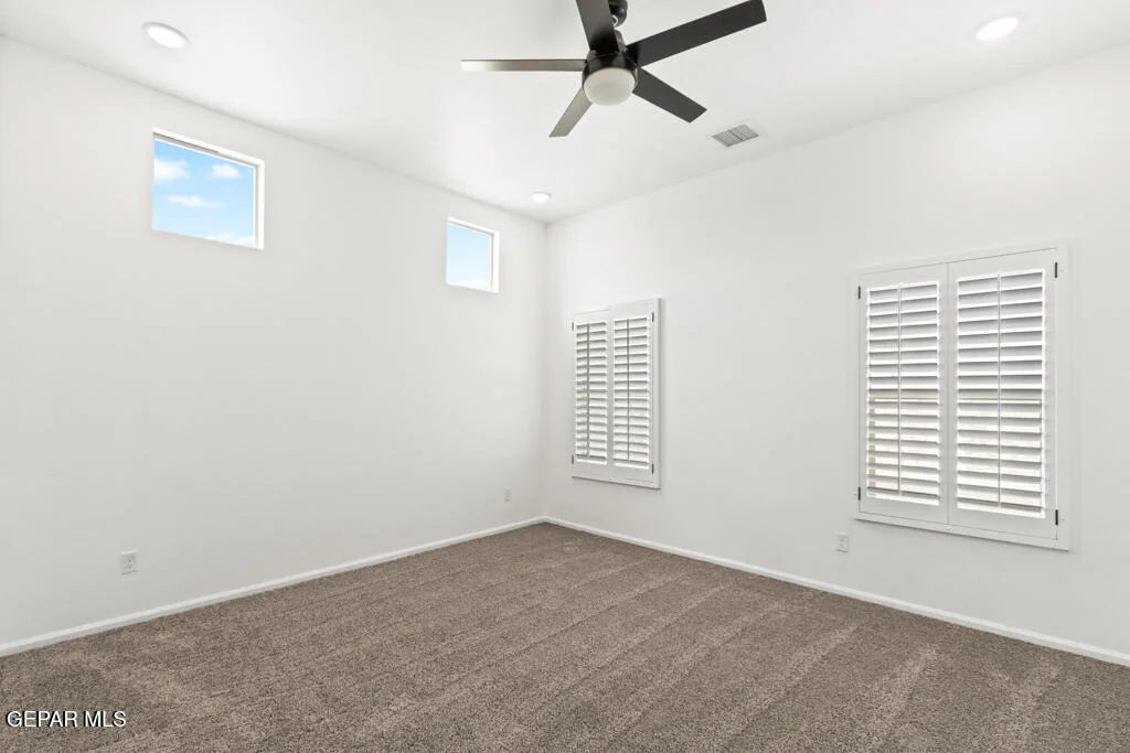 Photo of 15048 Laura Lane