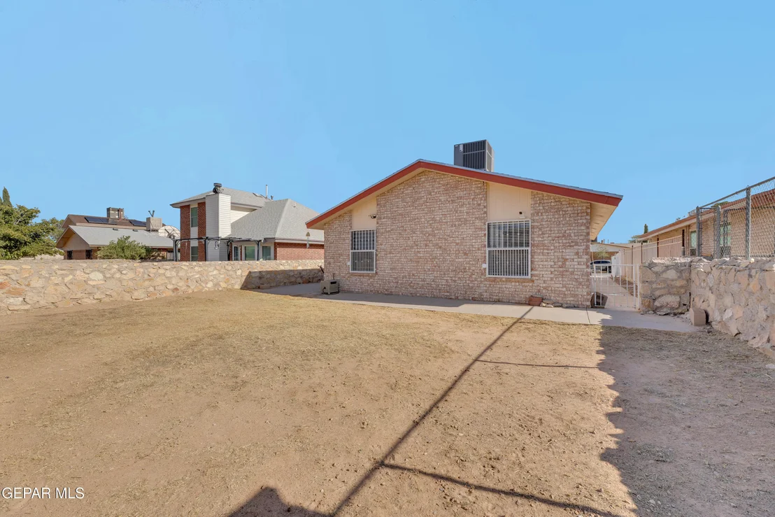 Photo of 5817 CHIPPENDALE Avenue