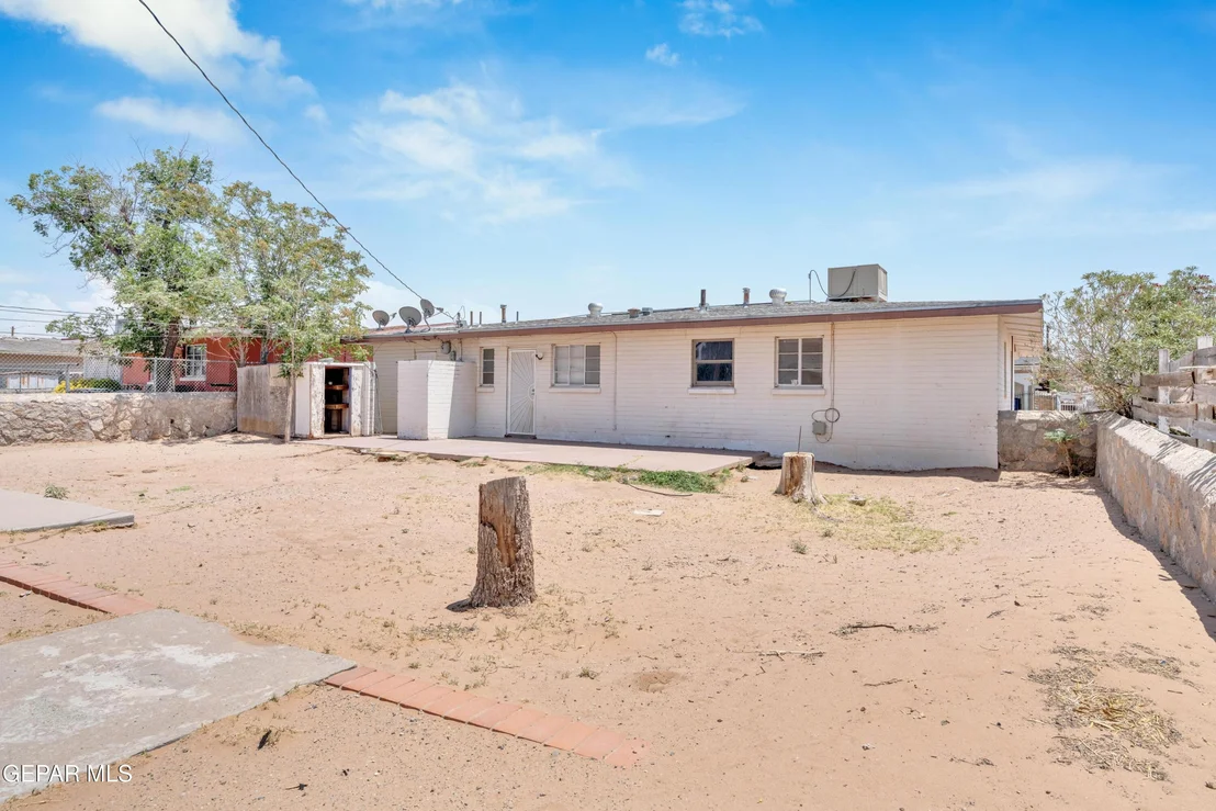 Photo of 7605 Parkland Drive
