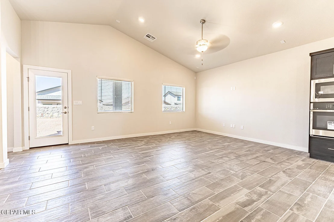 Photo of 933 Nayland Place