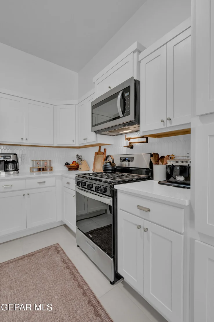Photo of 937 SANDHURST Place