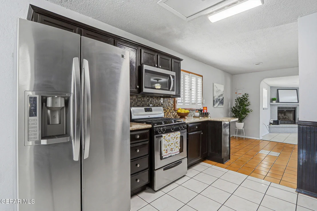 Photo of 323 VALLE SERENO Drive