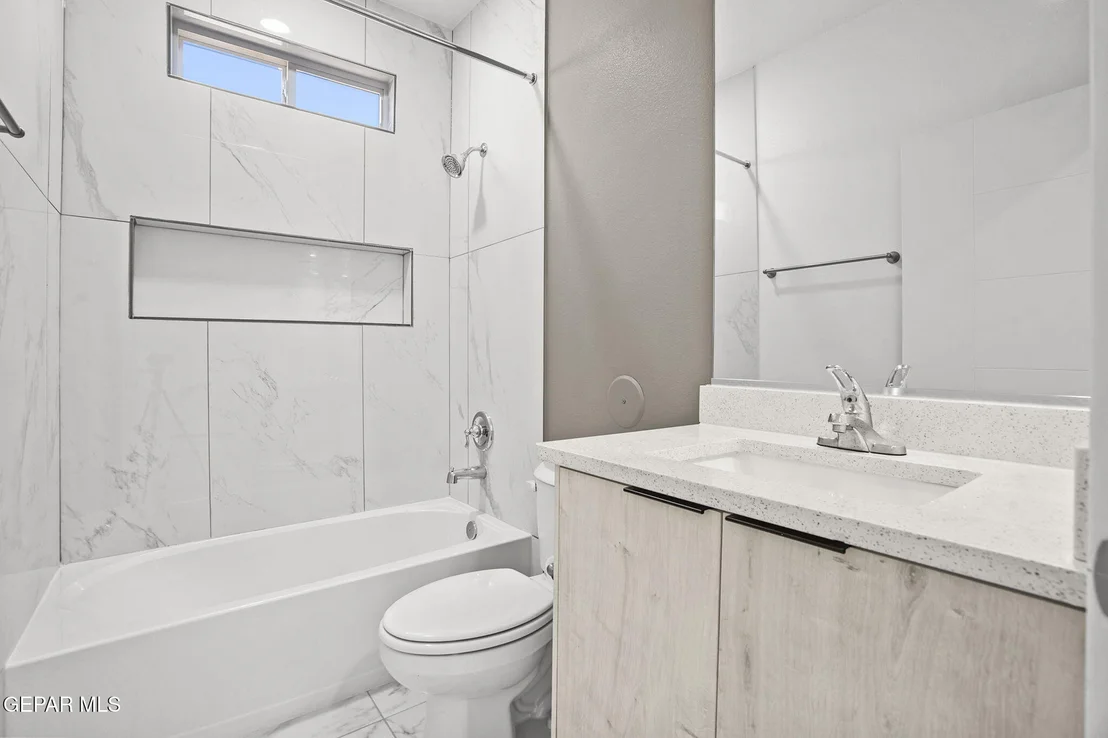 Photo of 12516 AMESBURY Avenue