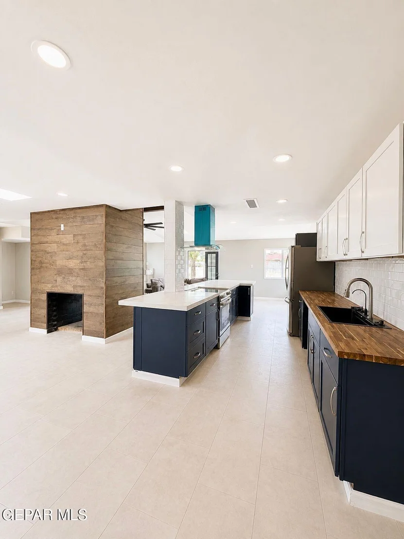 Photo of 775 W BORDERLAND Road