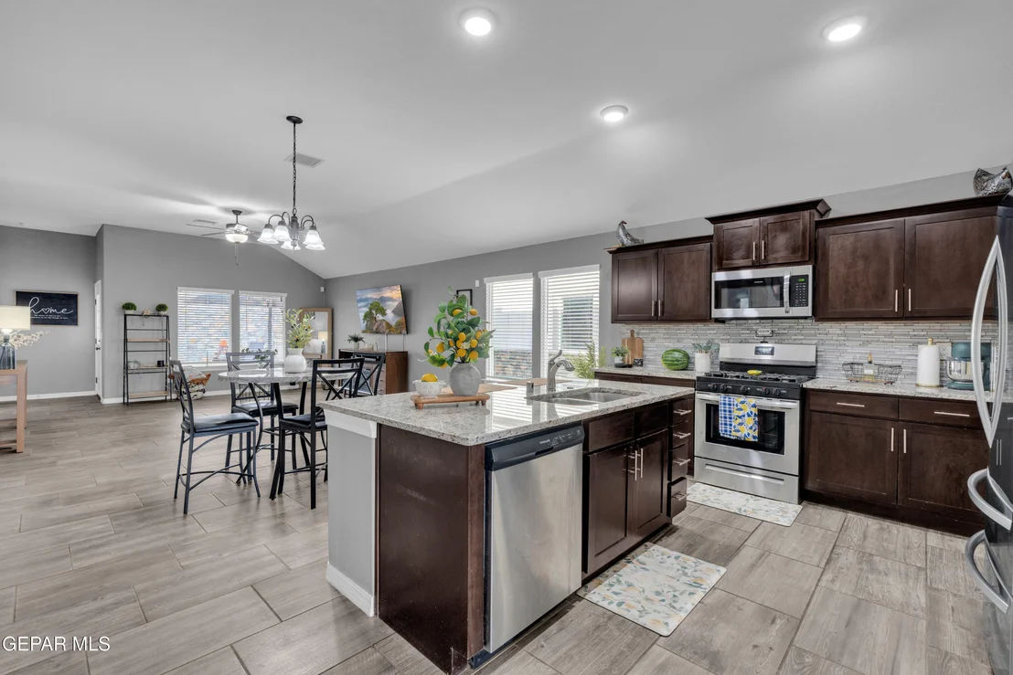 Photo of 762 FLEXFORD Street