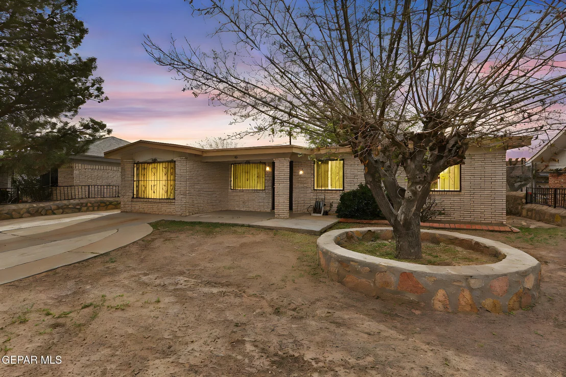 Photo of 233 MANUEL Drive