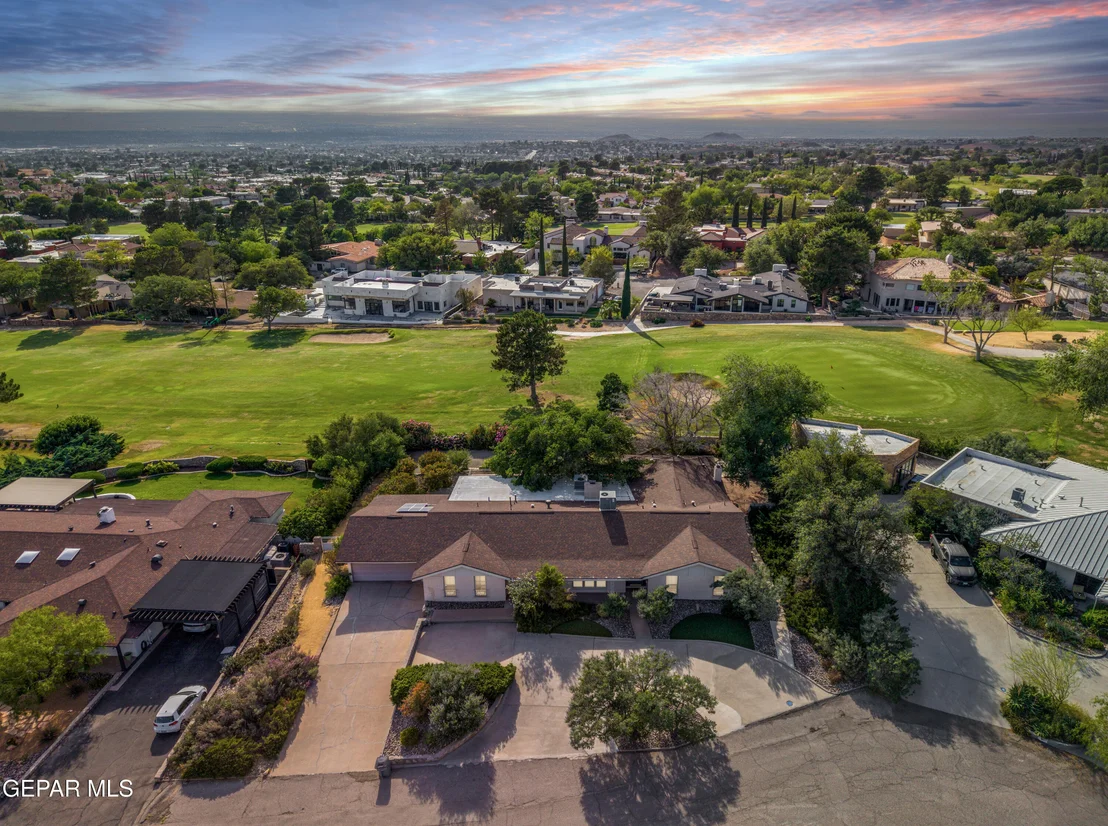 Photo of 849 River Oaks Drive