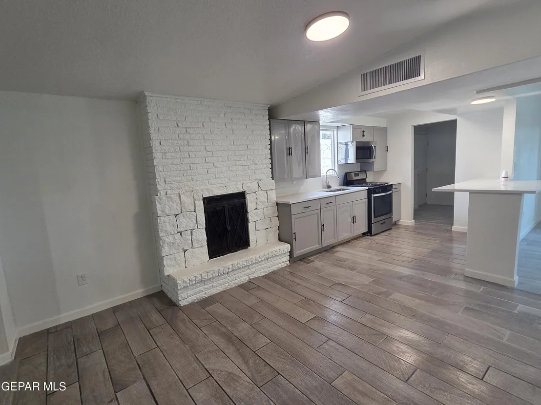 Photo of 331 CARNIVAL Drive