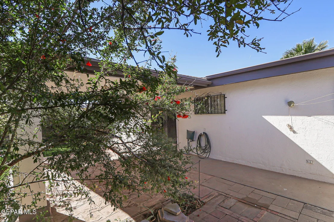Photo of 1304 Honeysuckle Drive