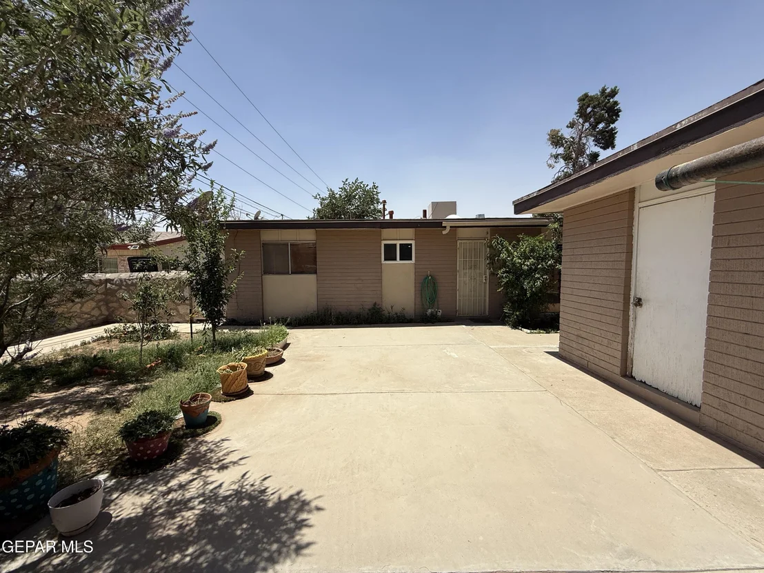 Photo of 3216 Drumond Road