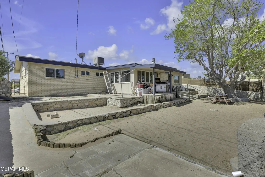 Photo of 9601 Selkirk Drive