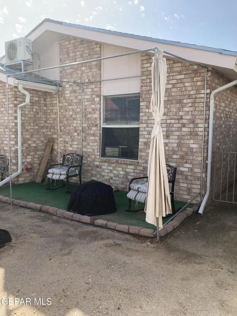 Photo of 9145 BUR OAK Circle