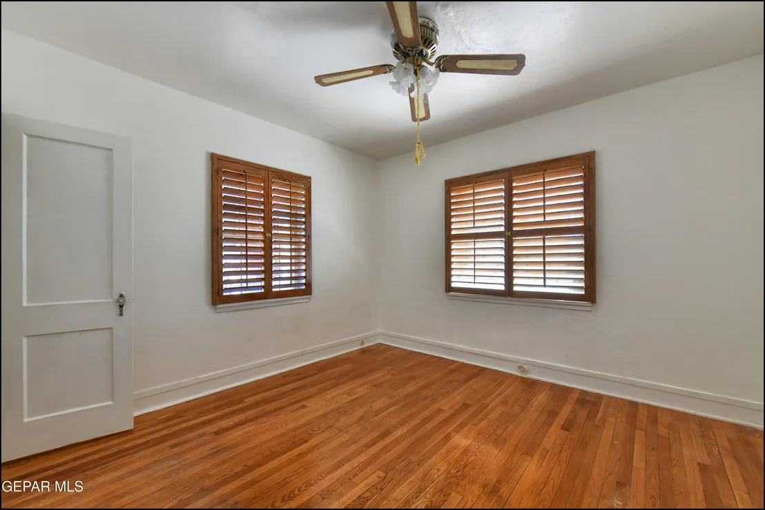 Photo of 912 MESITA Drive
