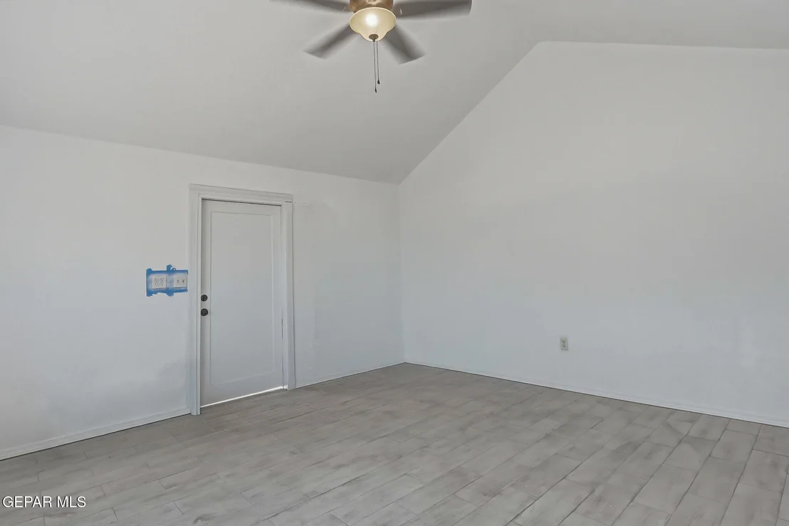 Photo of 261 GLADYS Avenue