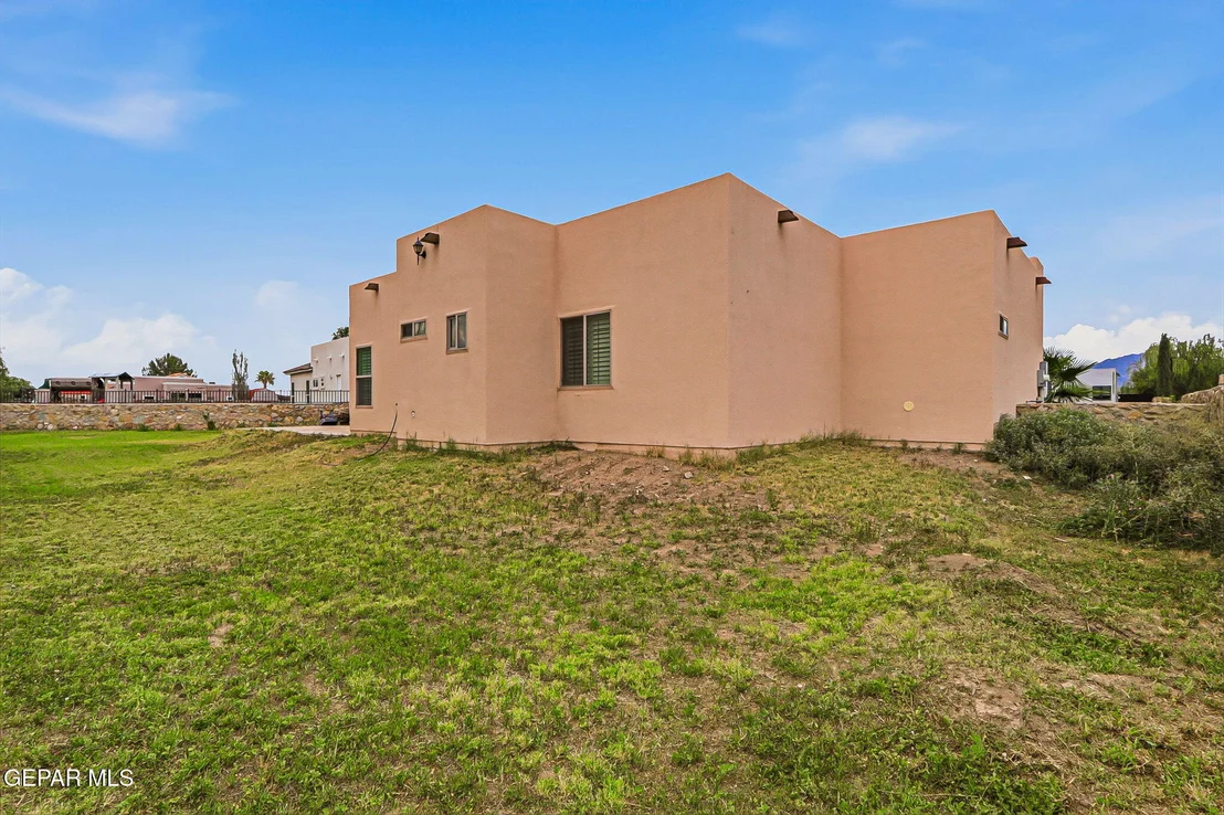 Photo of 5833 SPANISH Place