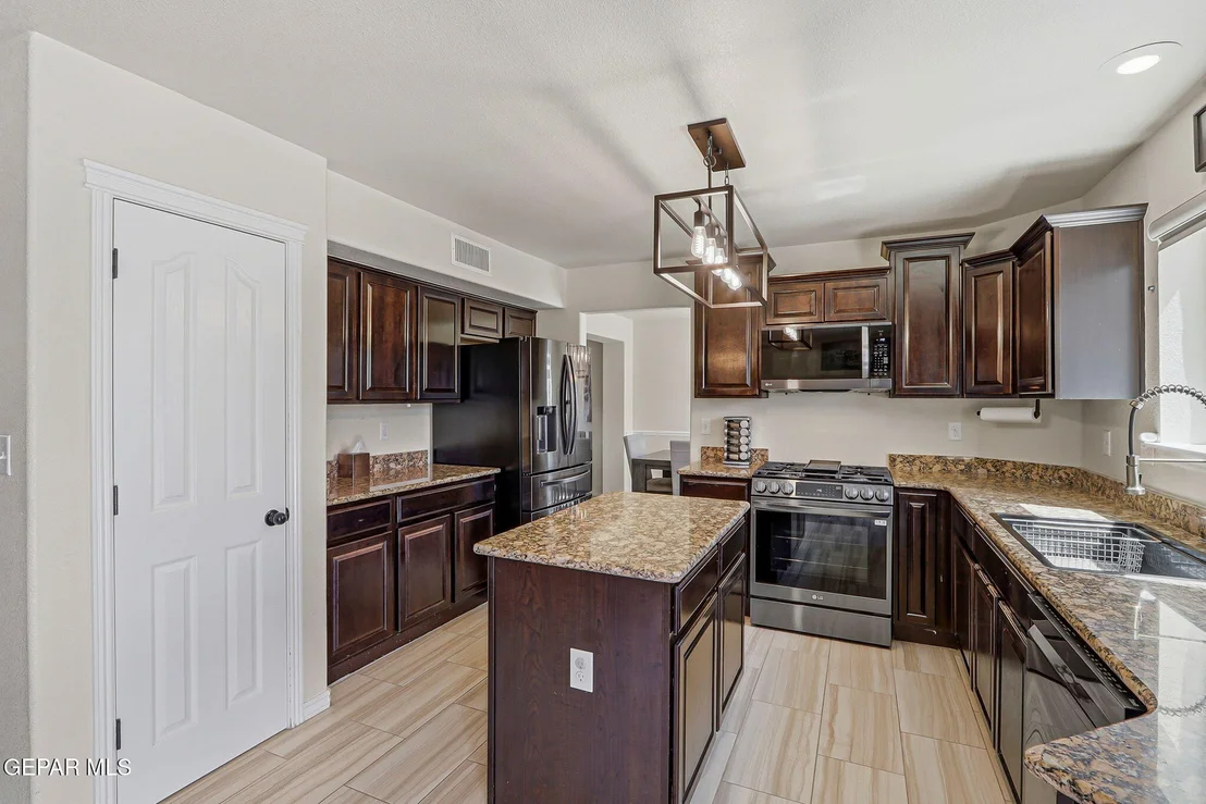 Photo of 600 Valley Plum Avenue