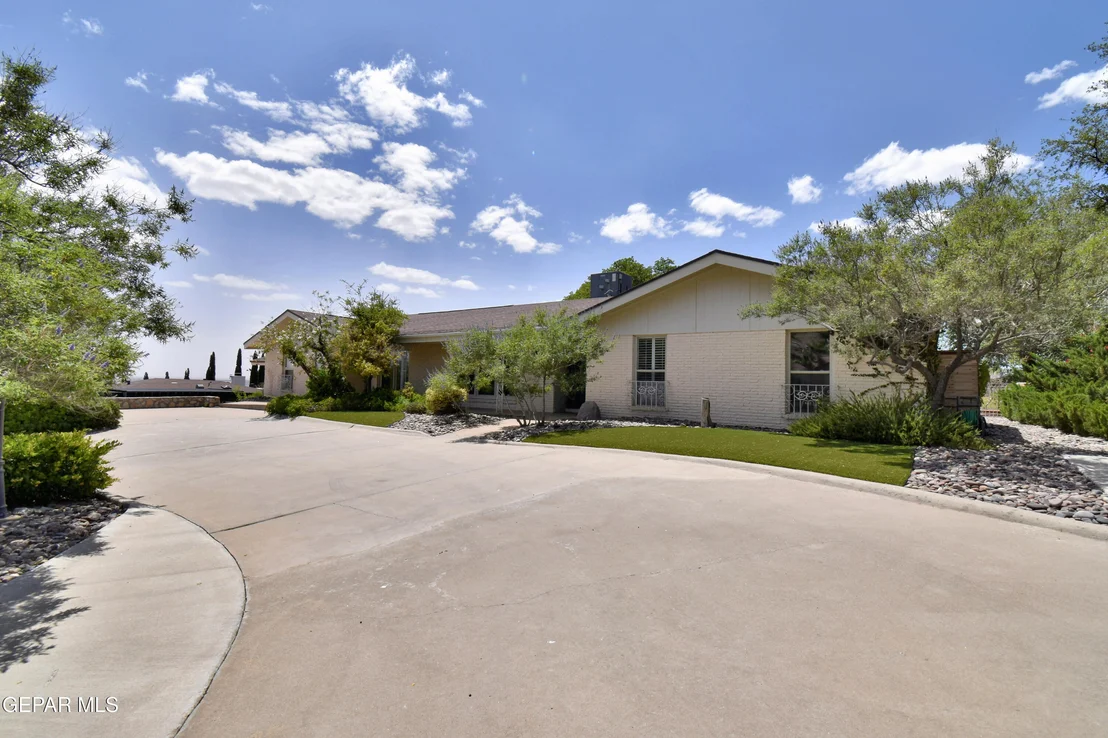 Photo of 849 River Oaks Drive