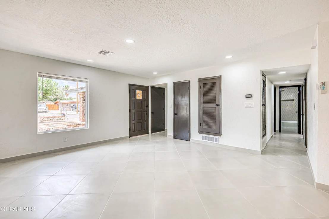 Photo of 712 CARABINAS Way