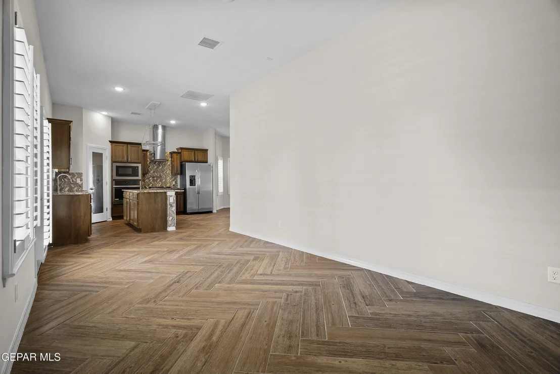 Photo of 6933 COPPER TOWN Drive