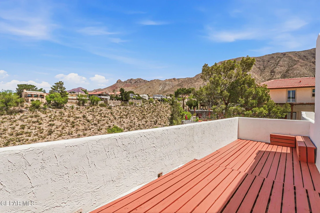Photo of 605 MOONDALE Drive