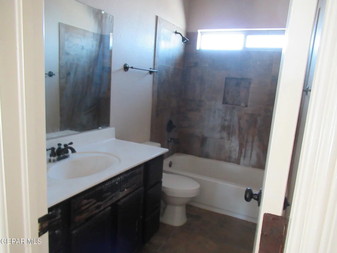 Photo of 1321 SUN KING Street