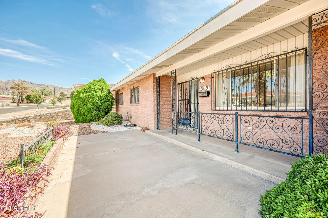 Photo of 309 DE LEON Drive