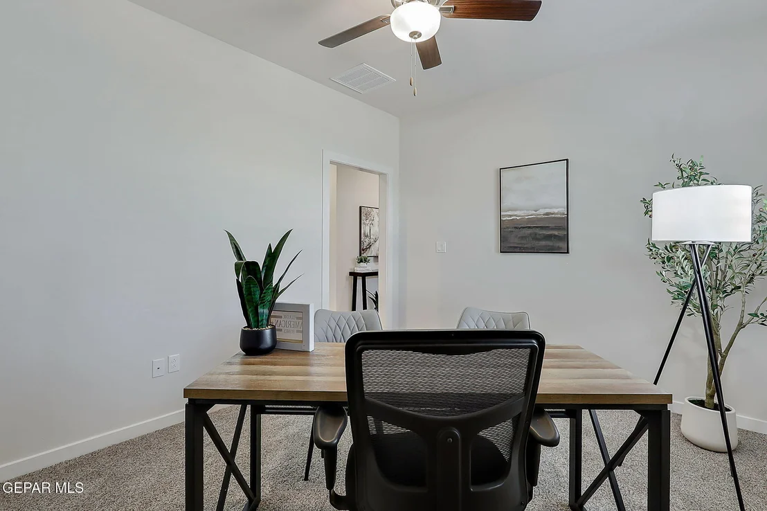 Photo of 924 Nayland Place