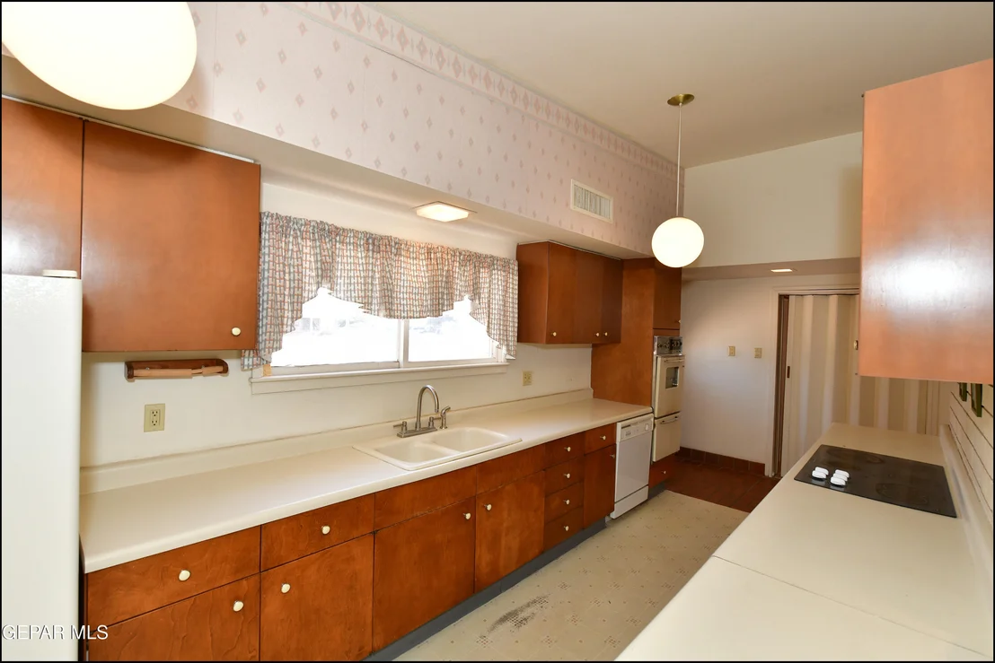 Photo of 9525 DESERT RIDGE Drive