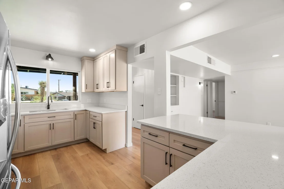 Photo of 4318 Larchmont Drive