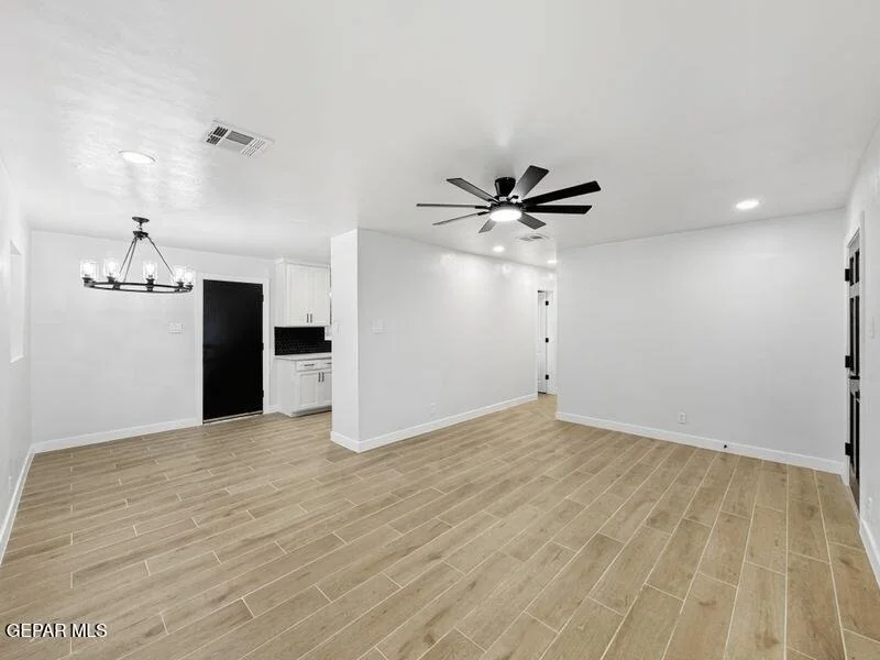 Photo of 5117 PEACOCK Lane