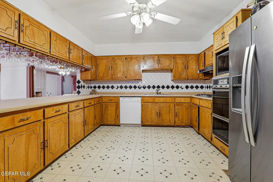 Photo of 2704 TAYLOR Avenue