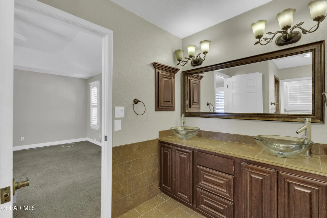 Photo of 2021 GREENLEE Drive
