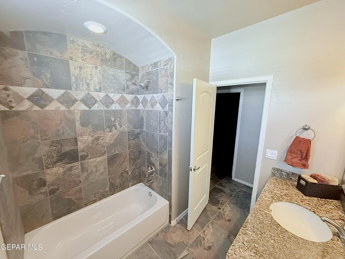 Photo of 270 SilverHill