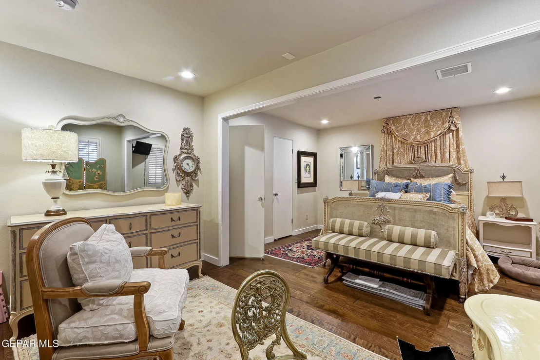 Photo of 821 Lakeway Drive