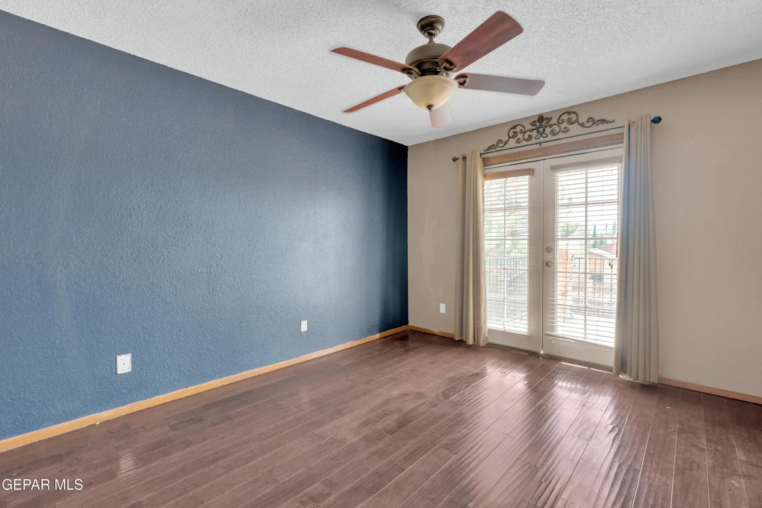 Photo of 2121 GREENLEE Drive
