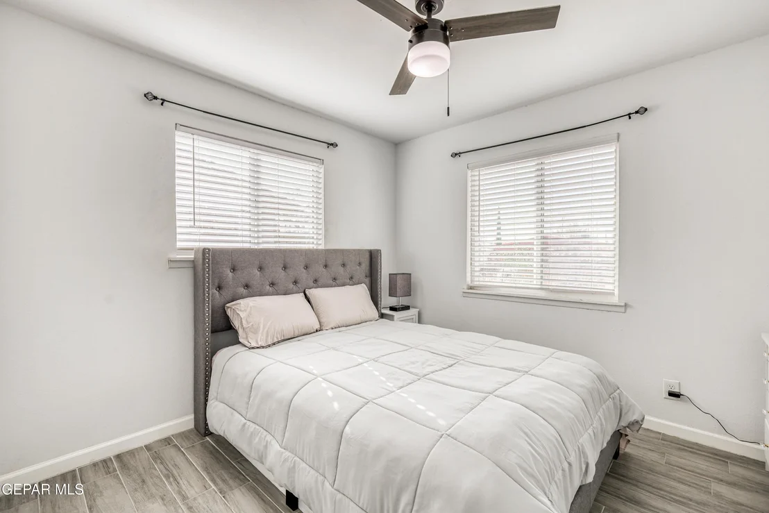Photo of 232 E BORDERLAND Road