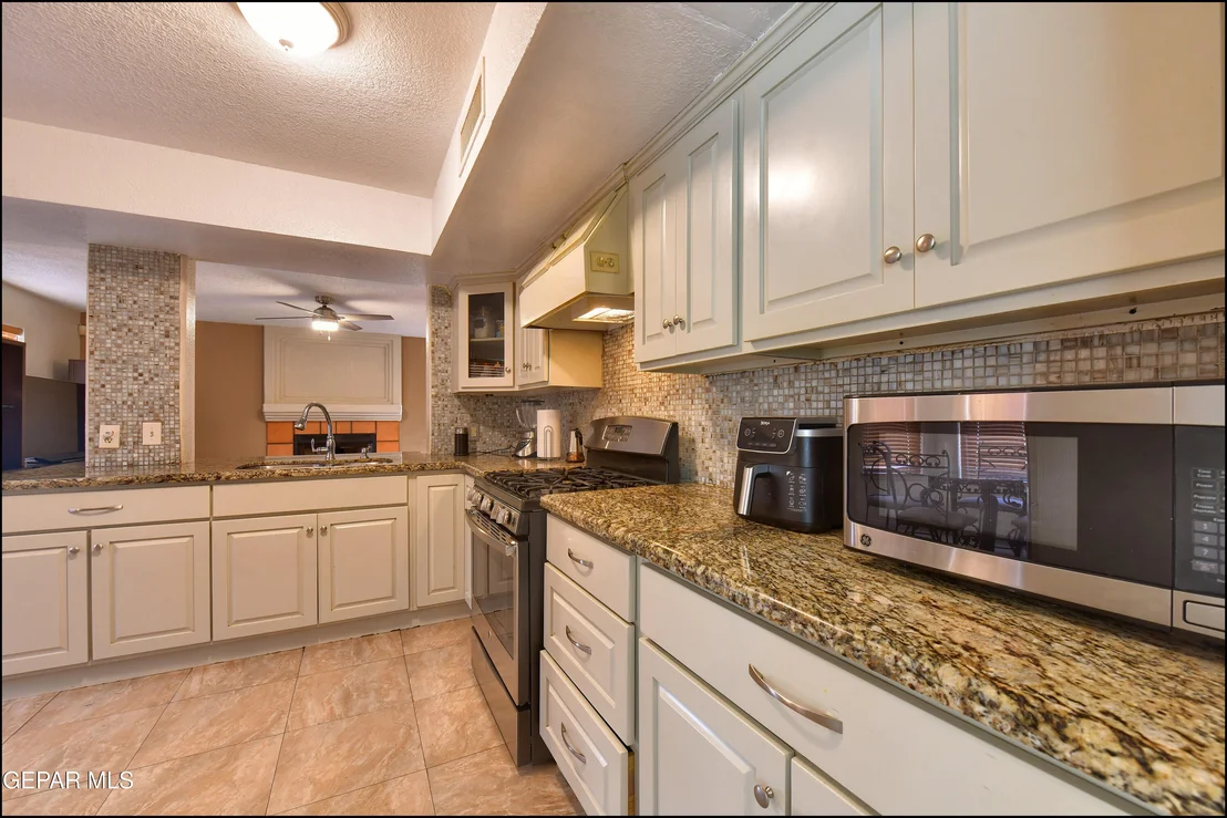 Photo of 7653 DIANJOU Drive