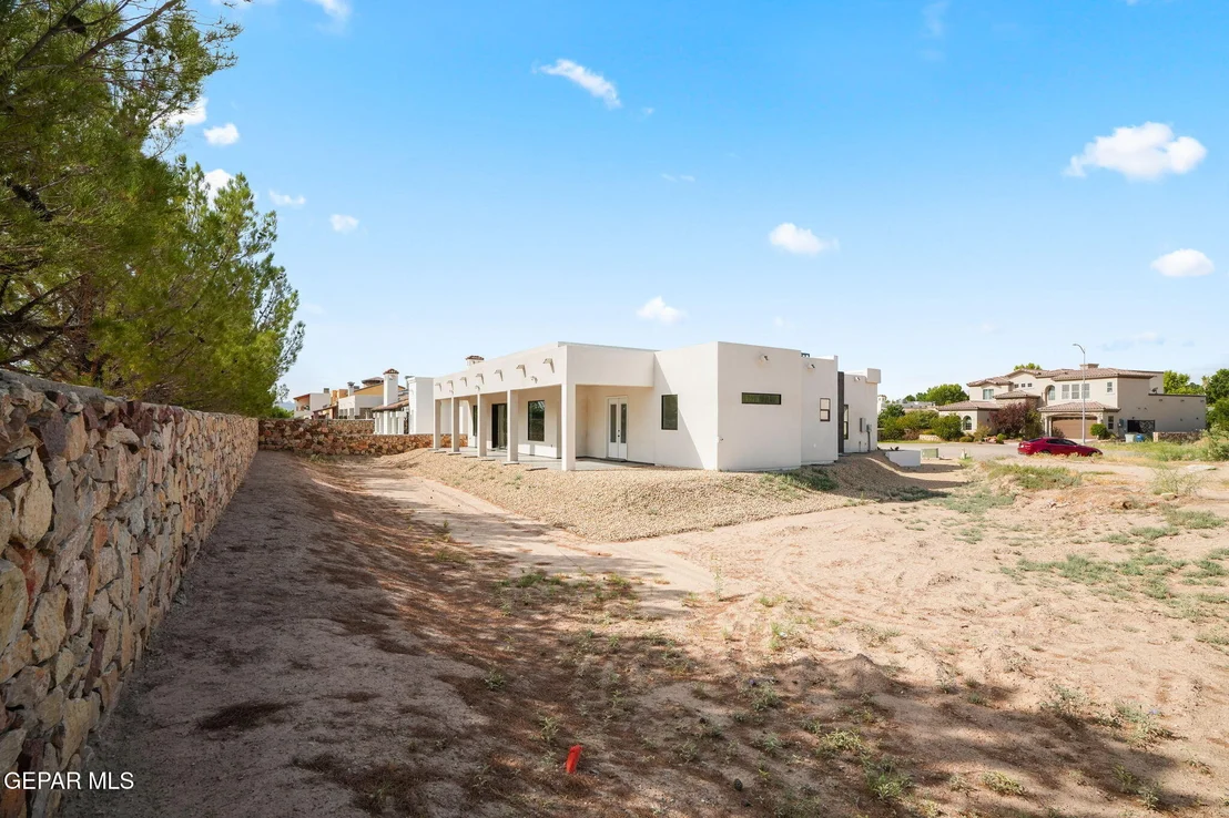 Photo of 5024 JARDINES Place