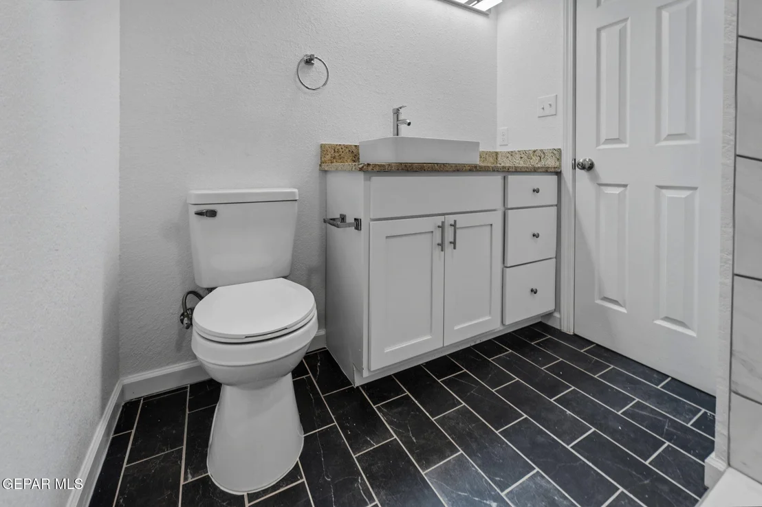 Photo of 4948 Royal Drive