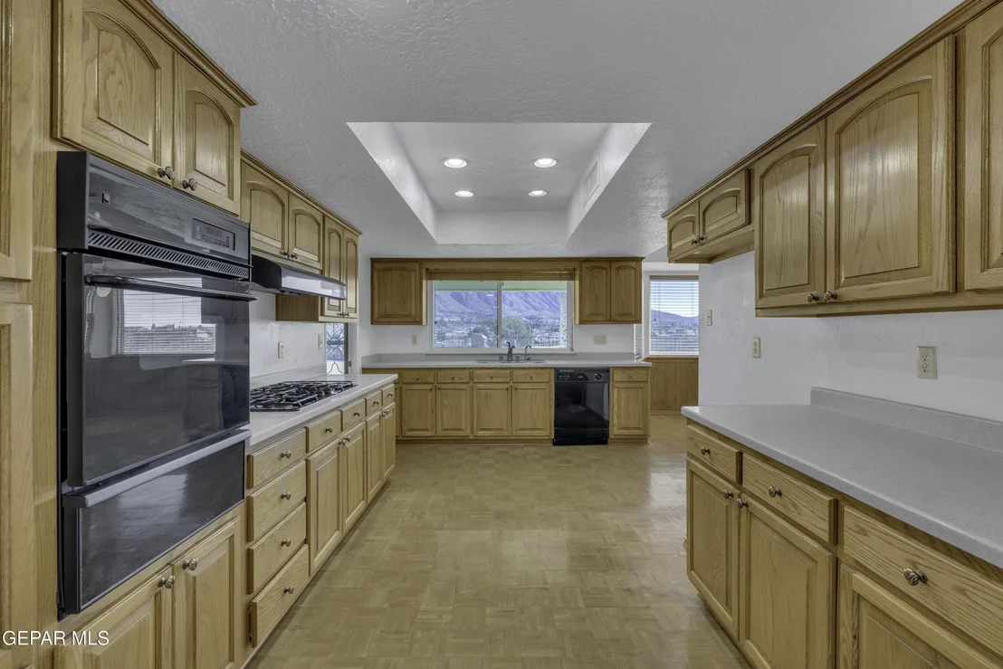 Photo of 612 SOMERSET Drive