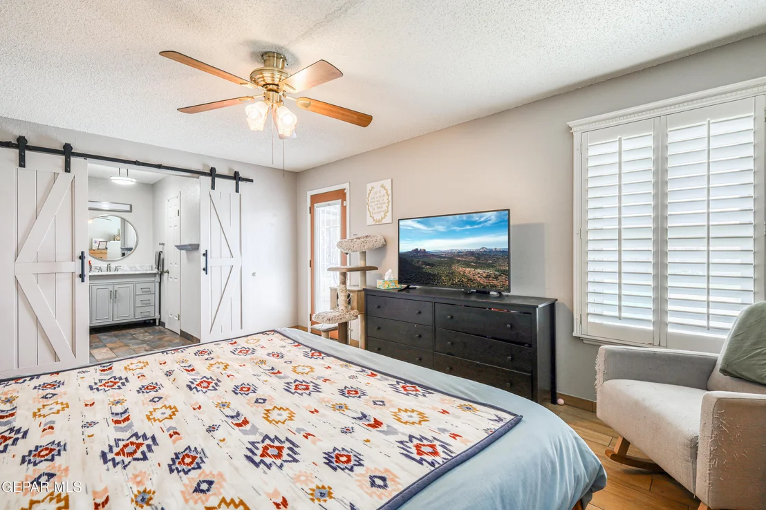 Photo of 708 SOMERSET Drive