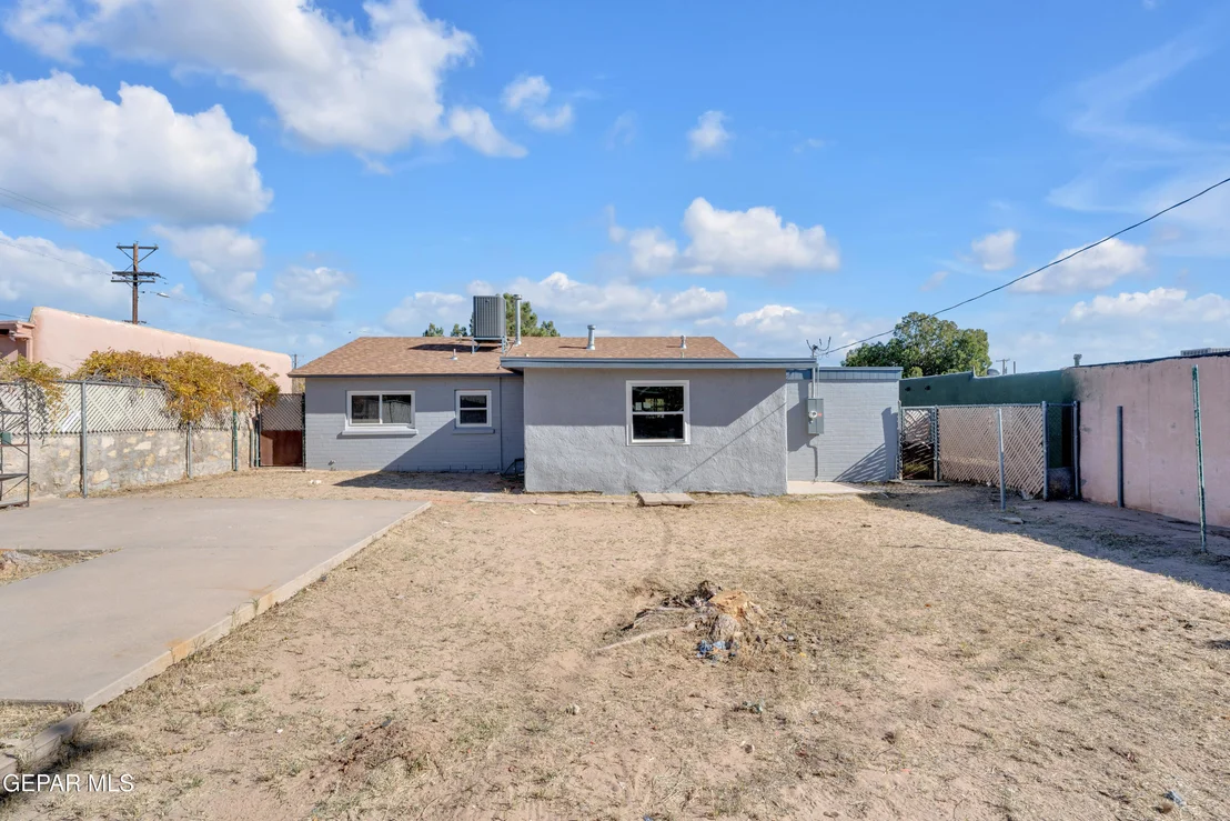 Photo of 829 Huckleberry Street