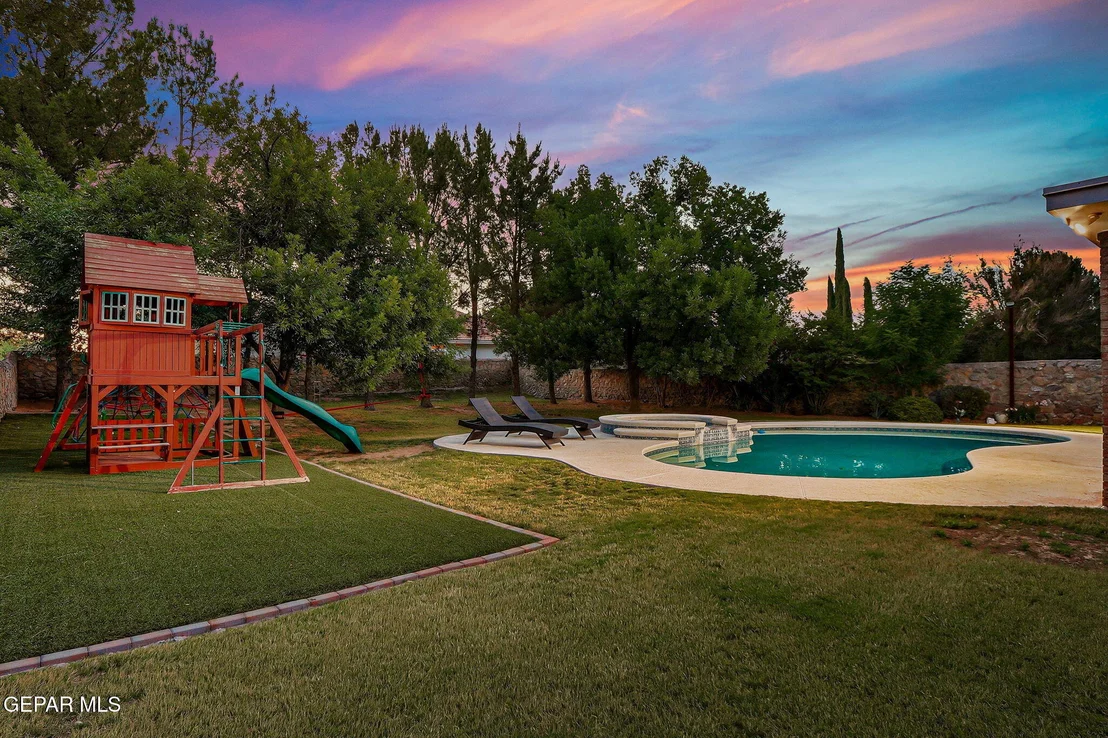 Photo of 533 ROSINANTE Road
