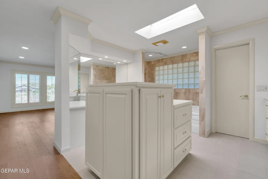 Photo of 913 THUNDERBIRD Drive