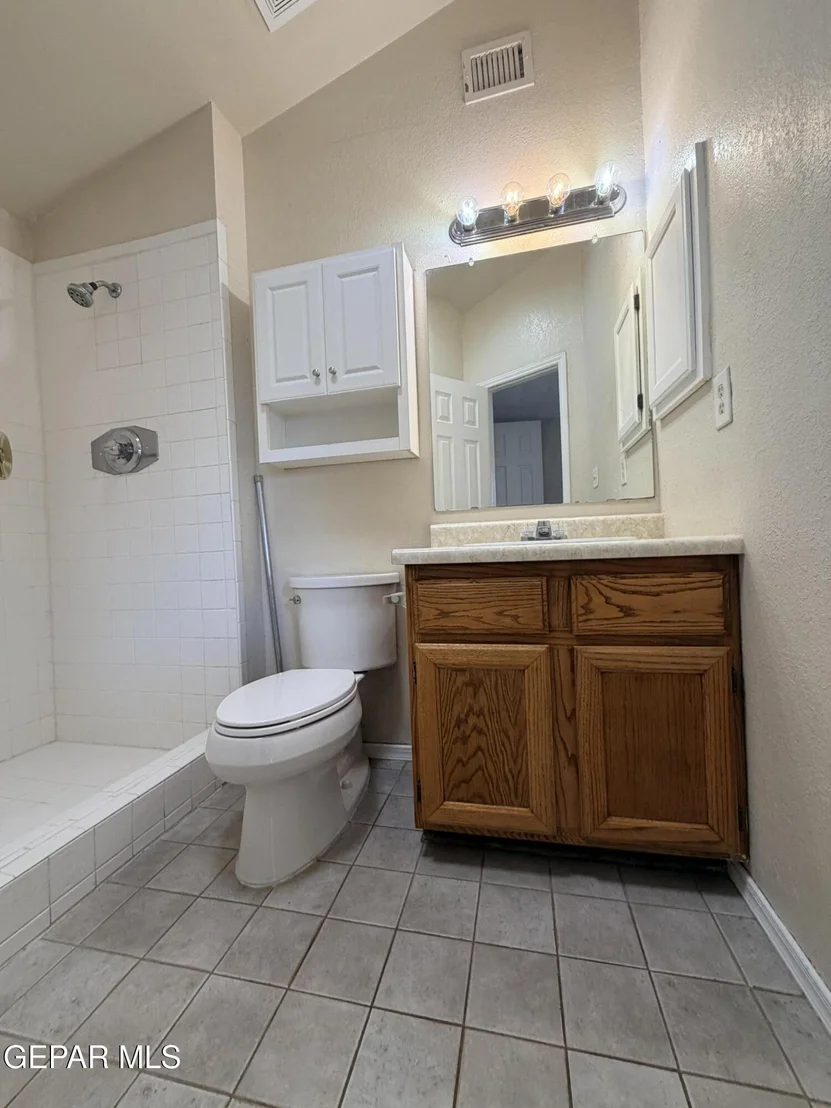 Photo of 2021 ROBERT WYNN Street