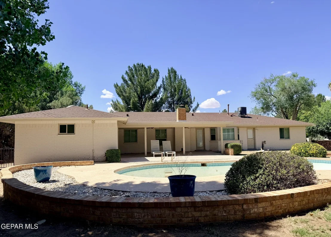 Photo of 707 W SUNSET Road
