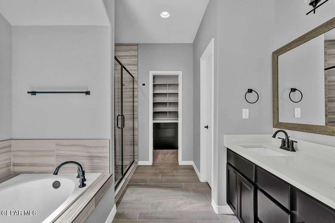 Photo of 12422 Amesbury Avenue