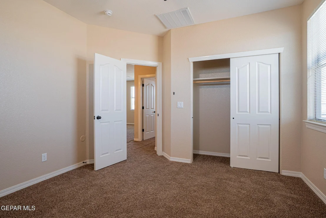 Photo of 3049 LOOKOUT POINT Drive