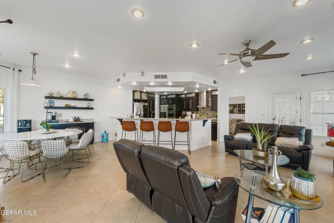 Photo of 721 WILLOW GLEN Drive