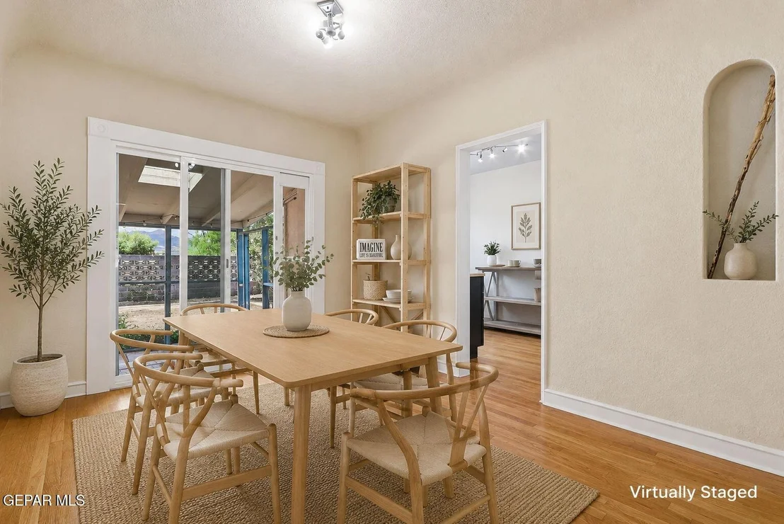 Photo of 2037 CRESCENT Circle